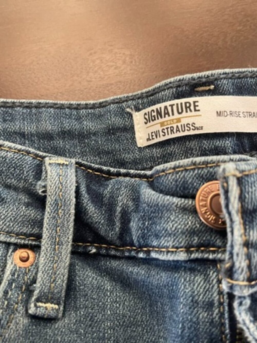 Levi Strauss mid rise straight